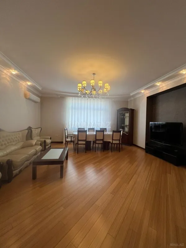 Satılır 3 otaqlı mənzil 138 m²