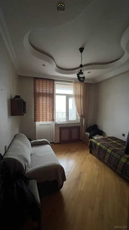Satılır 4 otaqlı mənzil 160 m²