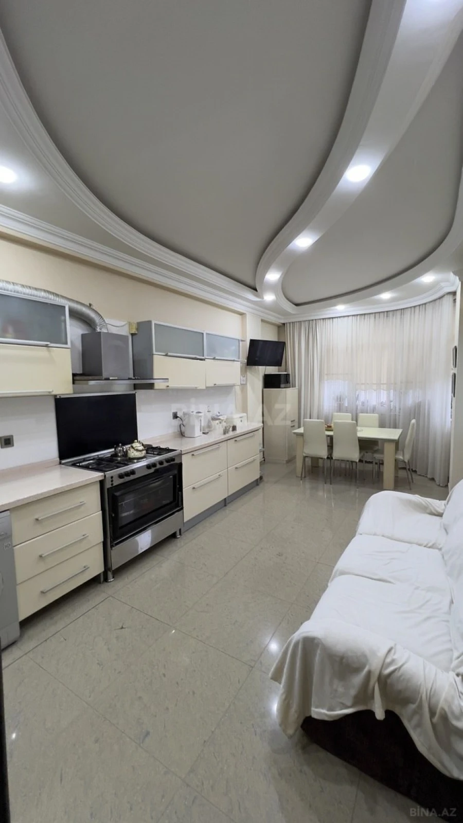 Satılır 4 otaqlı mənzil 160 m²