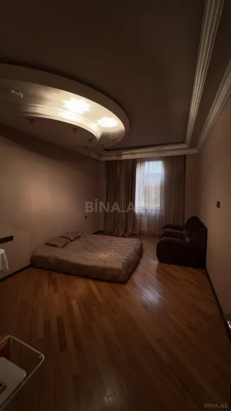 Satılır 4 otaqlı mənzil 160 m²