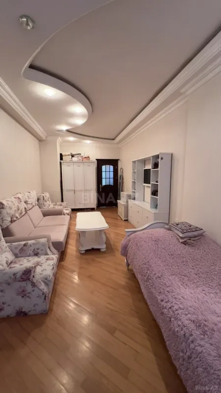 Satılır 4 otaqlı mənzil 160 m²