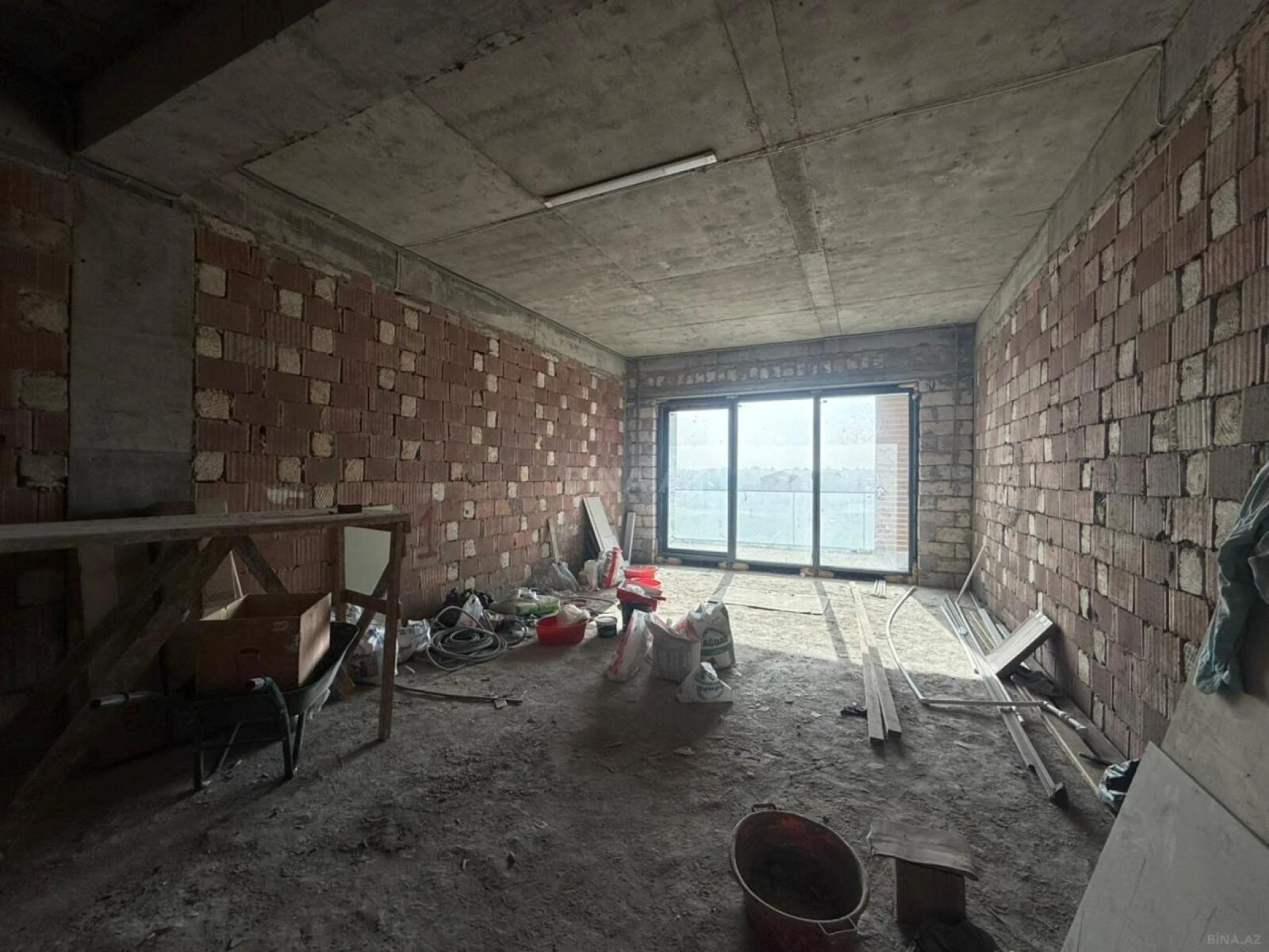 Satılır 1 otaqlı mənzil 58 m²