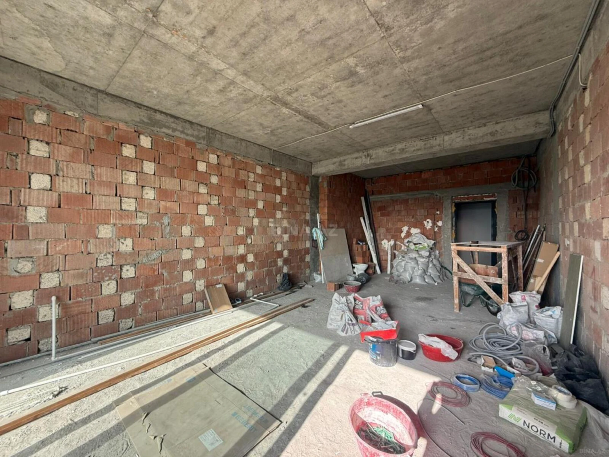 Satılır 1 otaqlı mənzil 58 m²