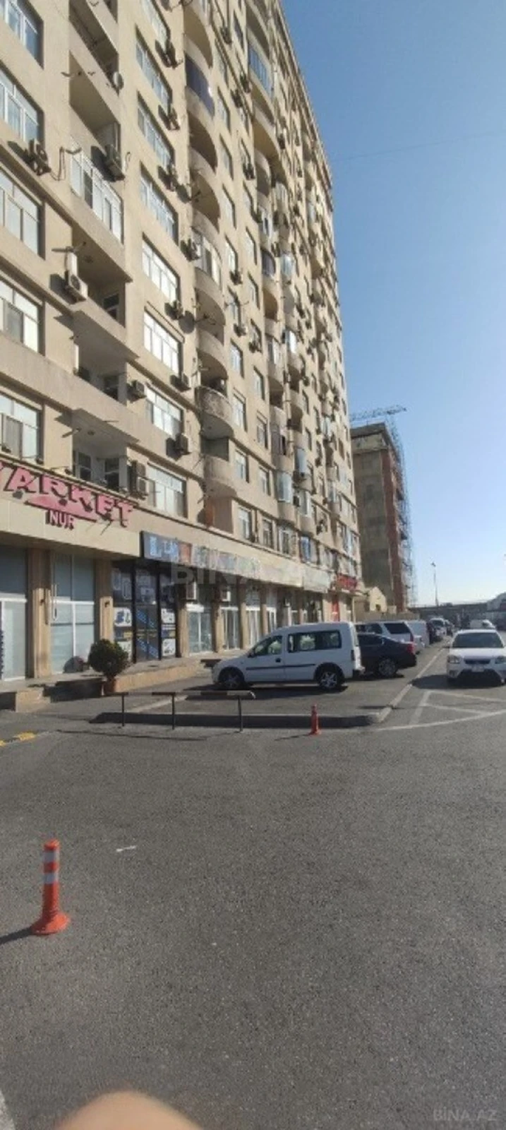 Satılır 3 otaqlı mənzil 124 m²