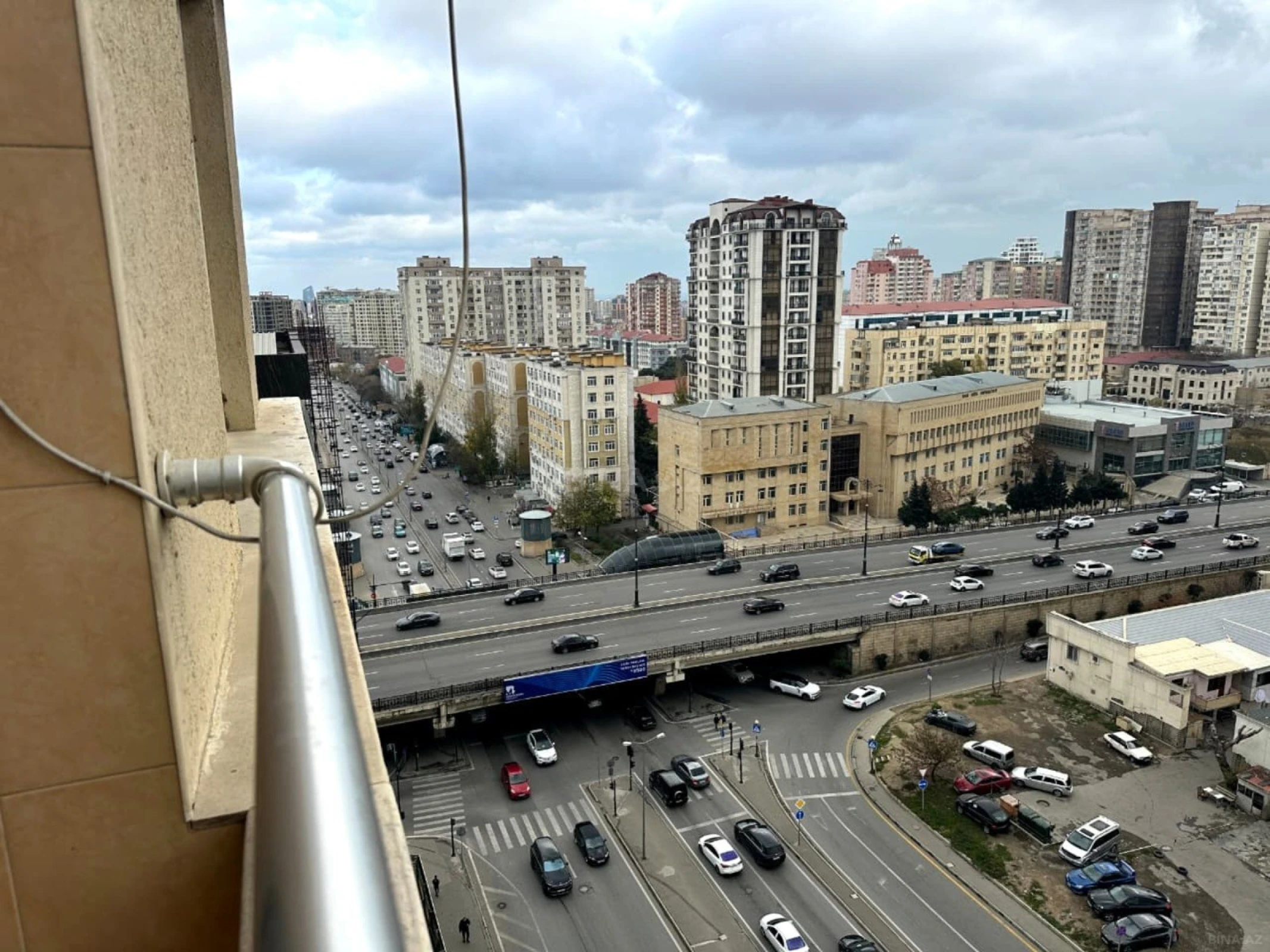 Satılır 3 otaqlı mənzil 124 m²