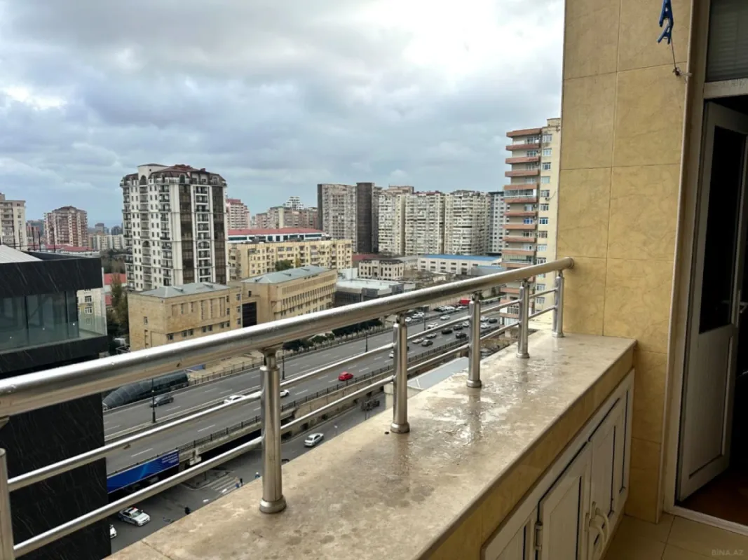 Satılır 3 otaqlı mənzil 124 m²