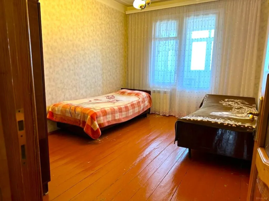 Satılır 4 otaqlı mənzil 115 m²
