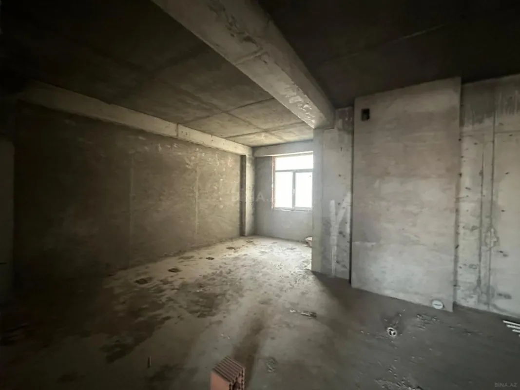 Satılır 4 otaqlı mənzil 174 m²