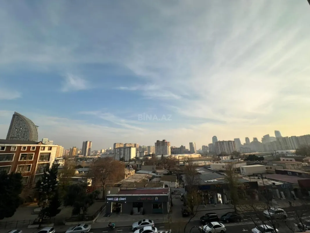 Satılır 4 otaqlı mənzil 174 m²