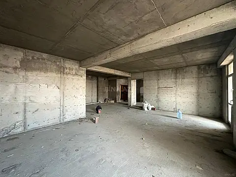 Satılır 4 otaqlı mənzil 174 m²