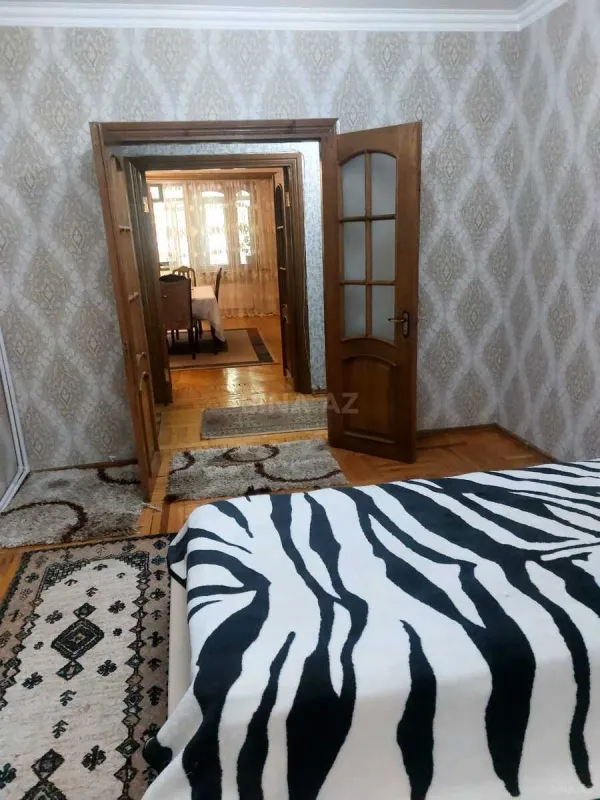 Satılır 4 otaqlı mənzil 120 m²