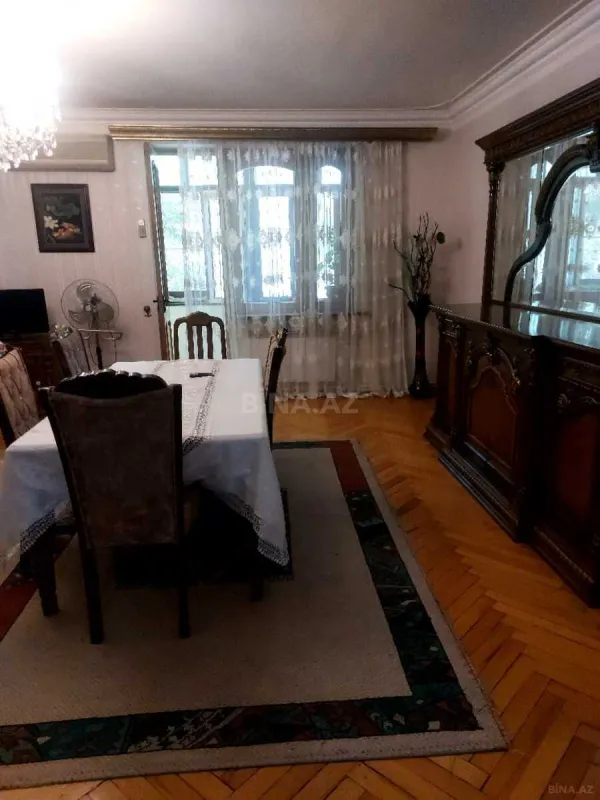 Satılır 4 otaqlı mənzil 120 m²