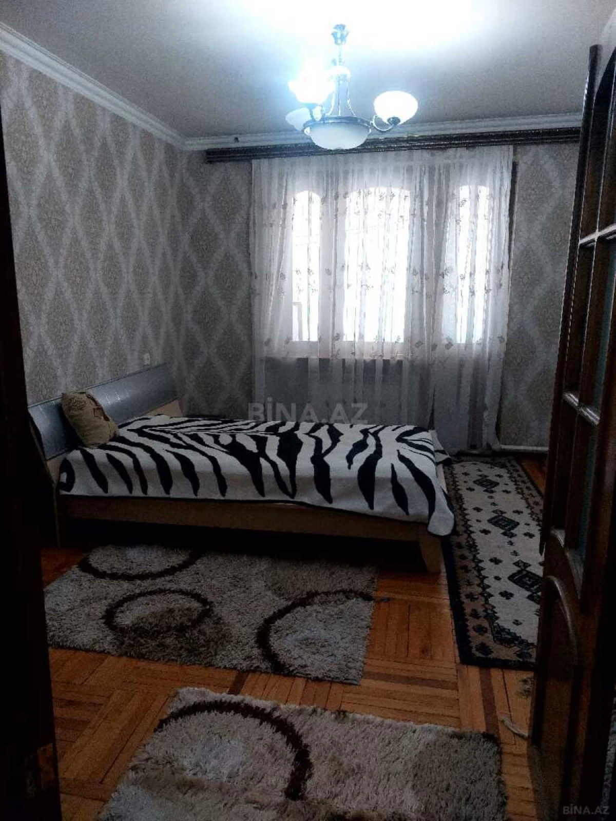 Satılır 4 otaqlı mənzil 120 m²