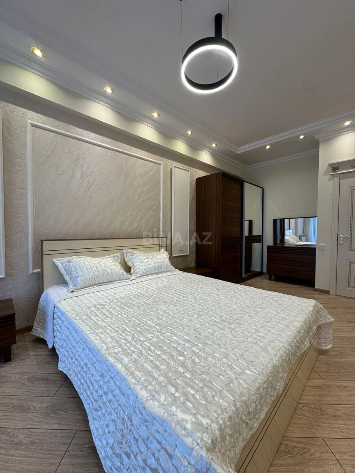 Kirayə verilir 2 otaqlı mənzil 72 m²