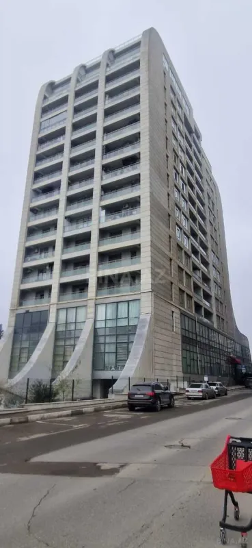 Satılır 4 otaqlı mənzil 186 m²