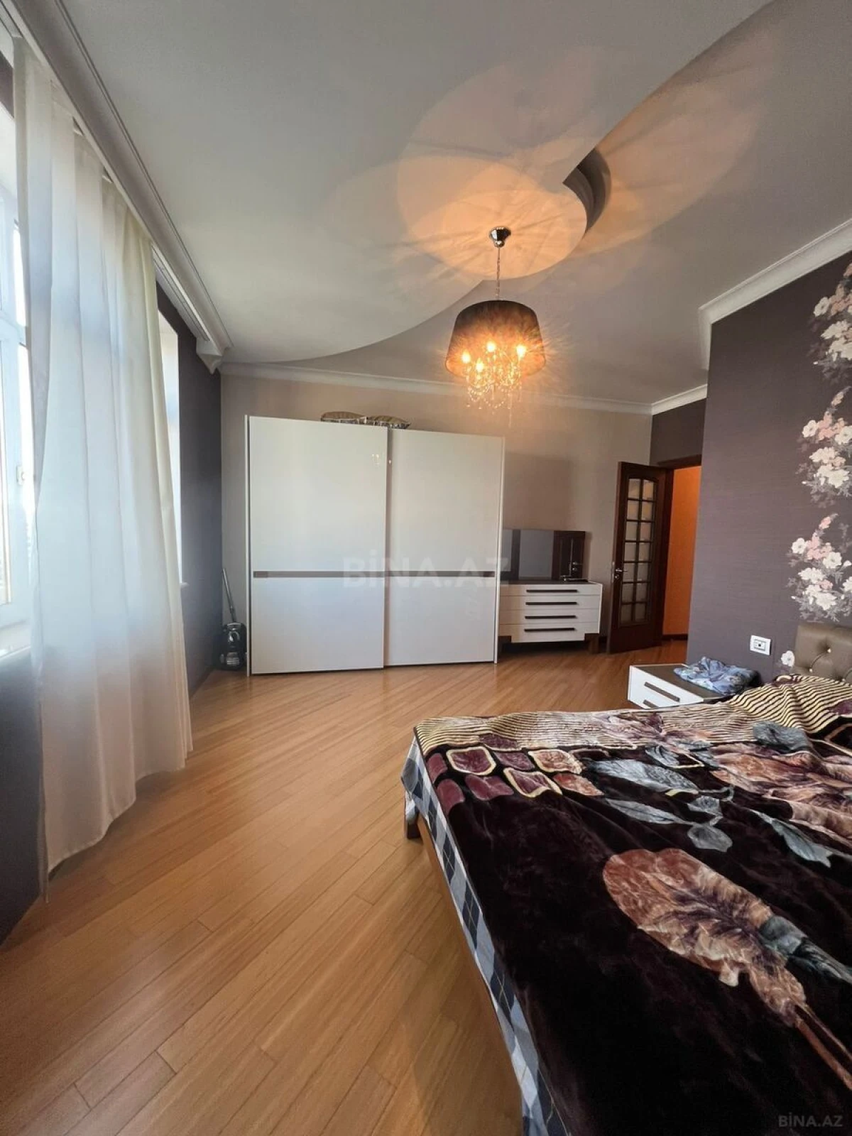 Satılır 3 otaqlı mənzil 140 m²