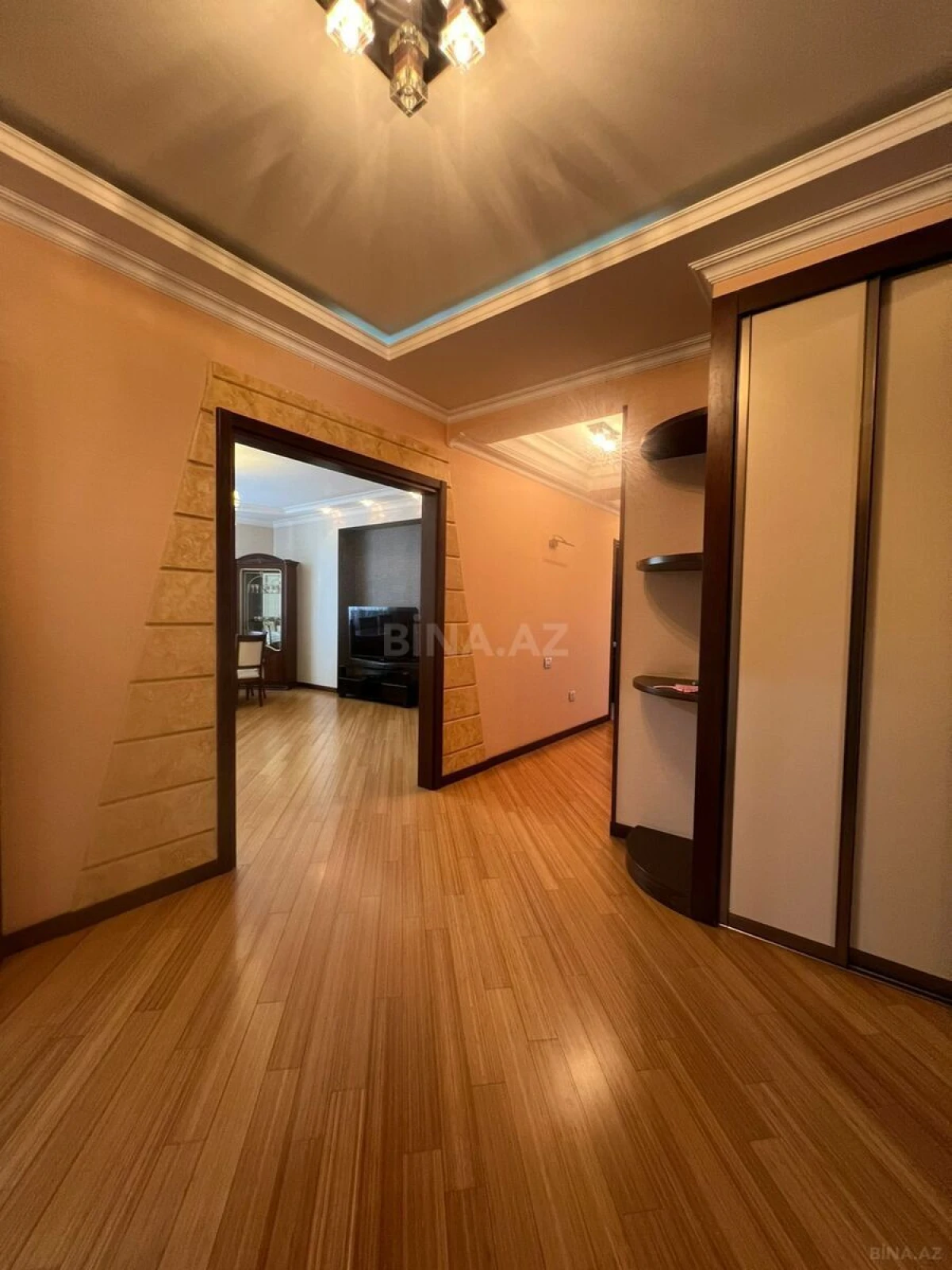 Satılır 3 otaqlı mənzil 140 m²