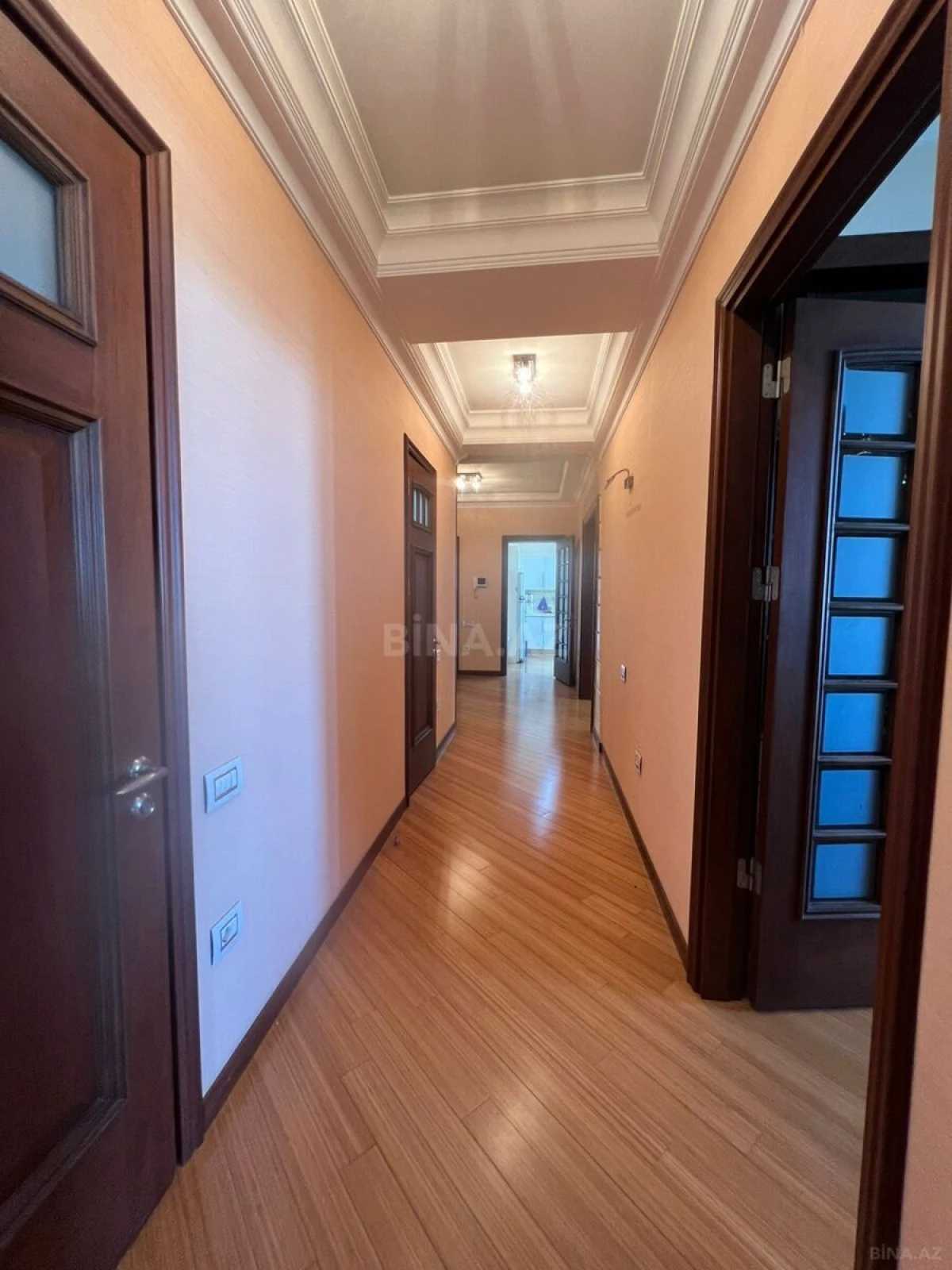 Satılır 3 otaqlı mənzil 140 m²
