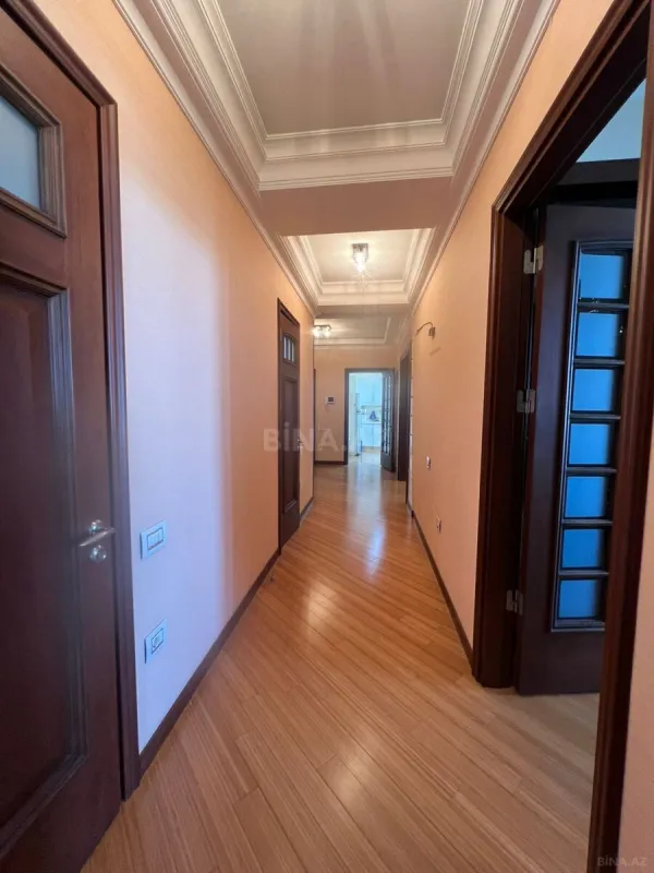 Satılır 3 otaqlı mənzil 140 m²