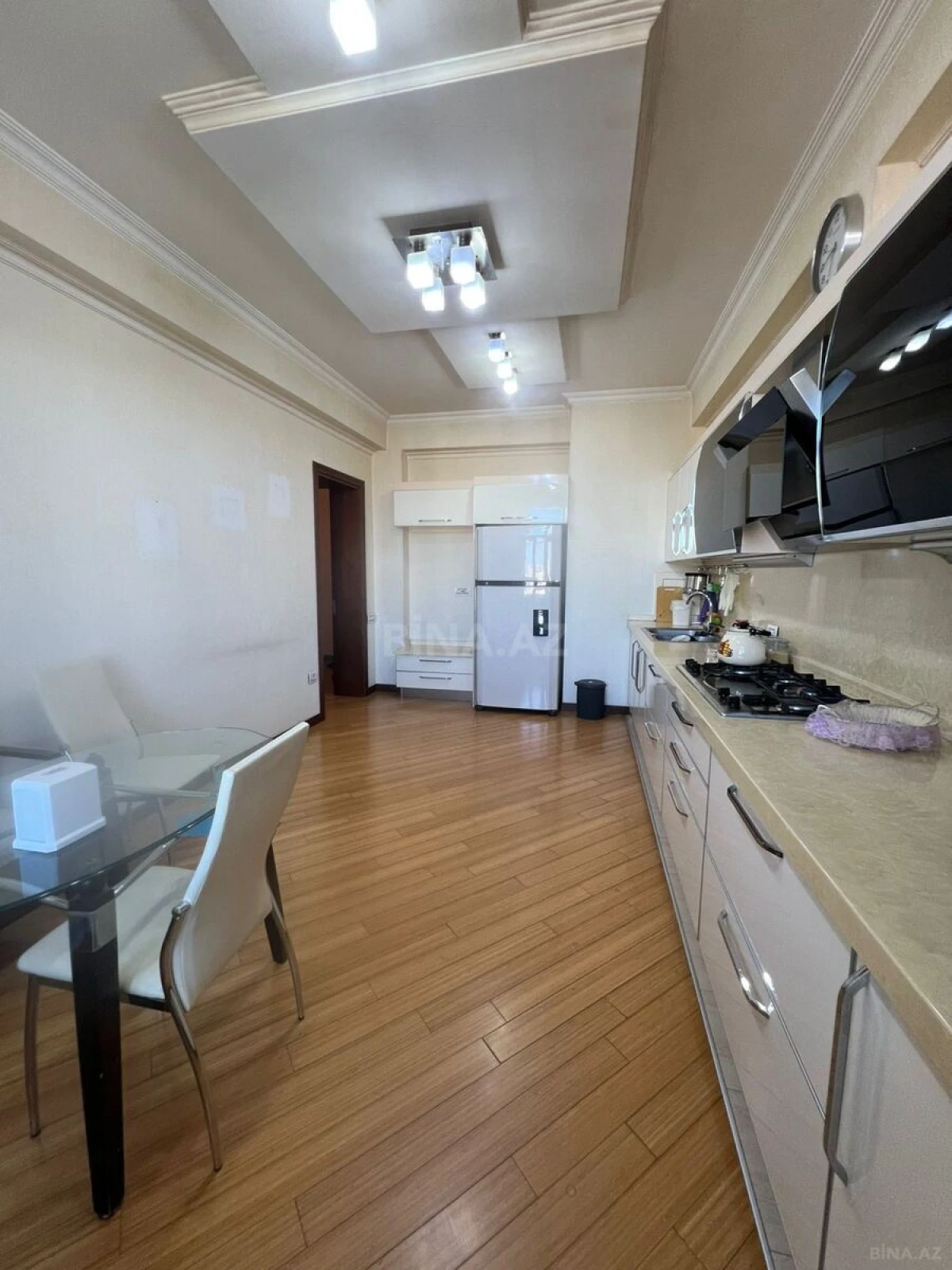 Satılır 3 otaqlı mənzil 140 m²
