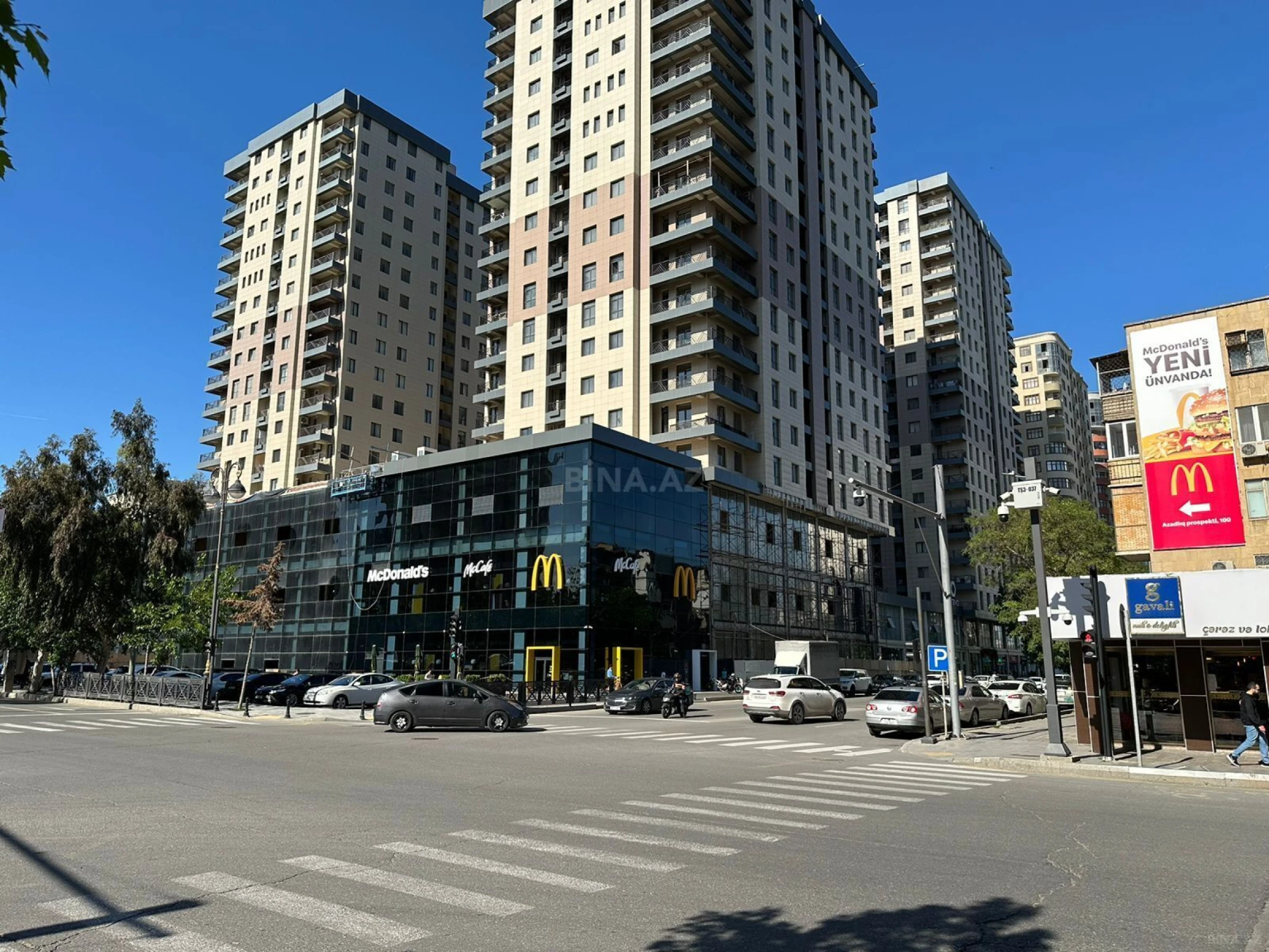 Satılır 4 otaqlı mənzil 195 m²