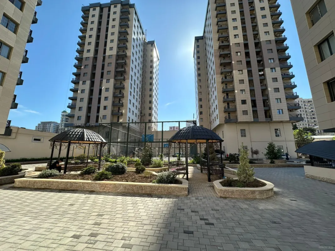 Satılır 4 otaqlı mənzil 195 m²