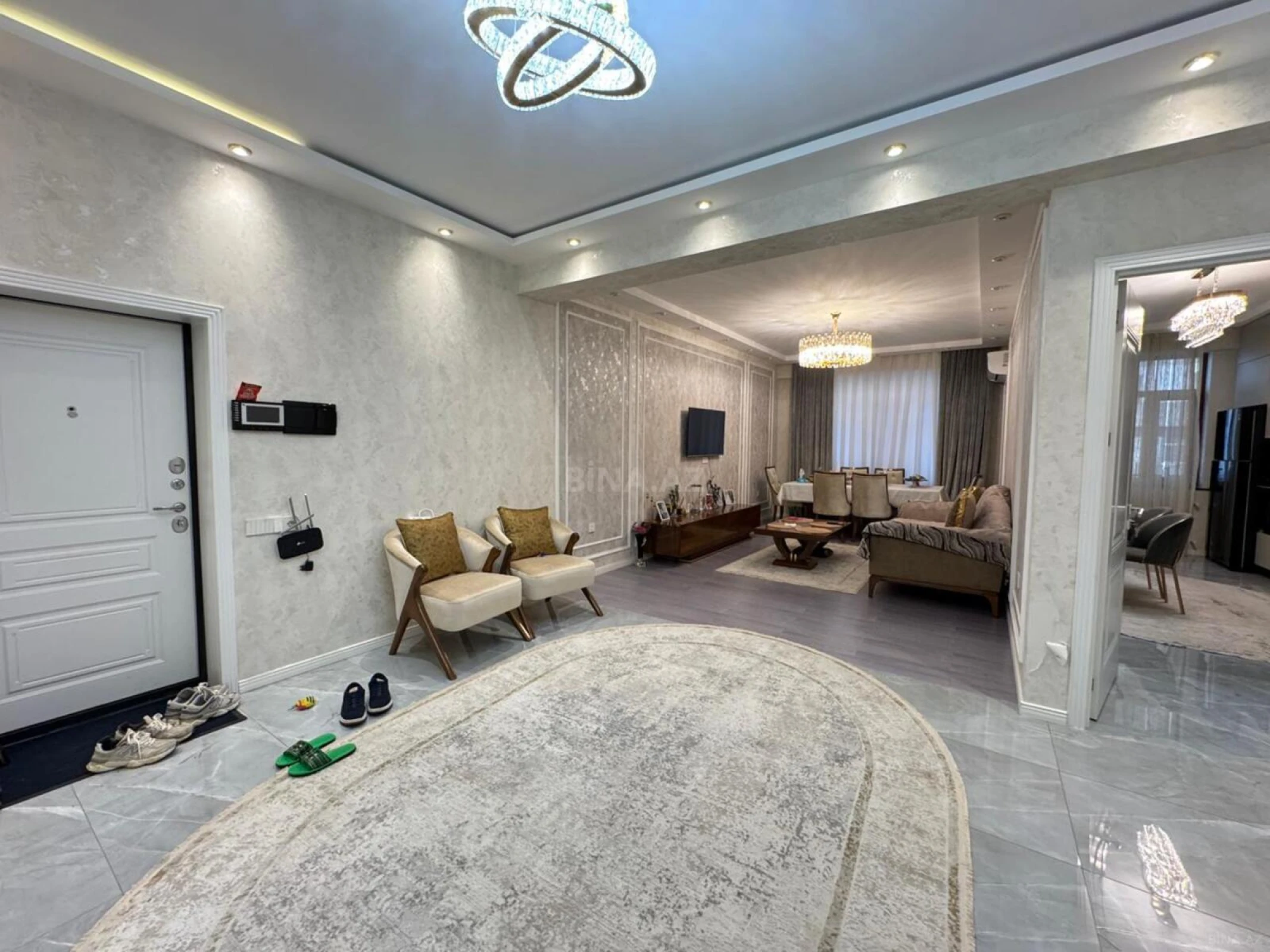 Satılır 3 otaqlı mənzil 107 m²