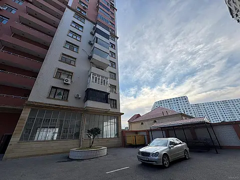 Satılır 3 otaqlı mənzil 107 m²