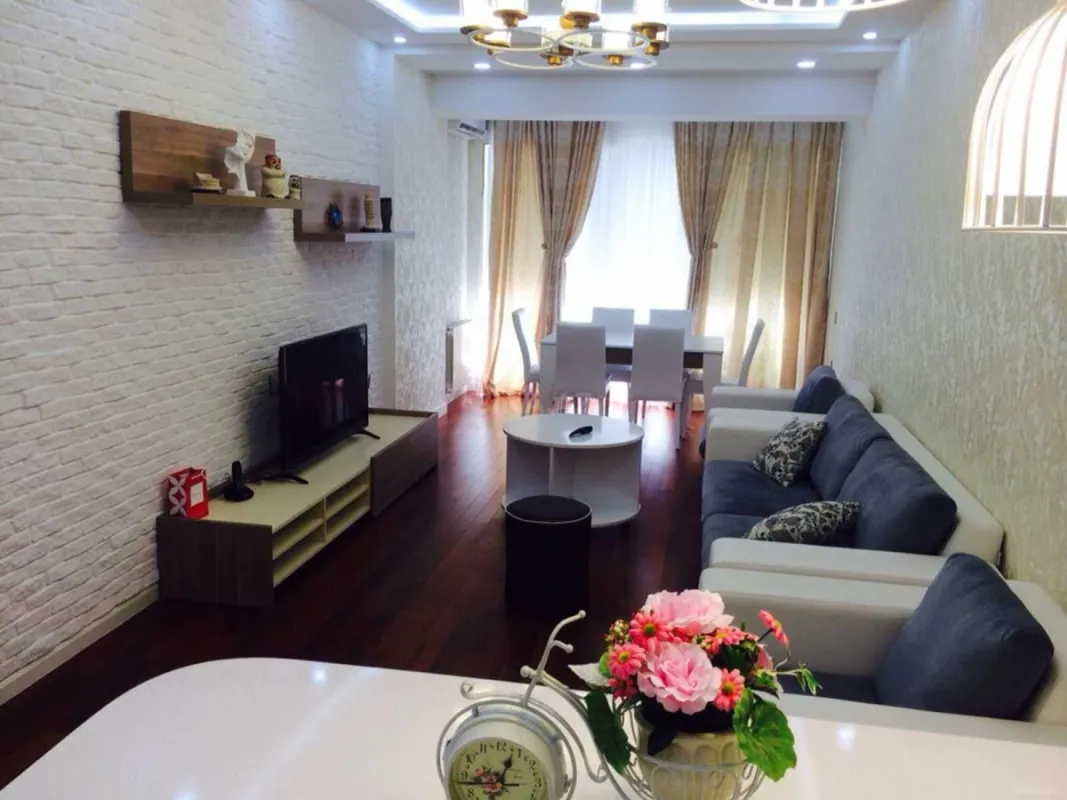 Kirayə verilir 3 otaqlı mənzil 120 m²