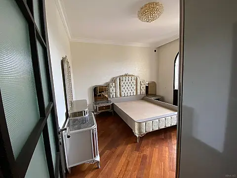 Satılır 6 otaqlı həyət evi 250 m²