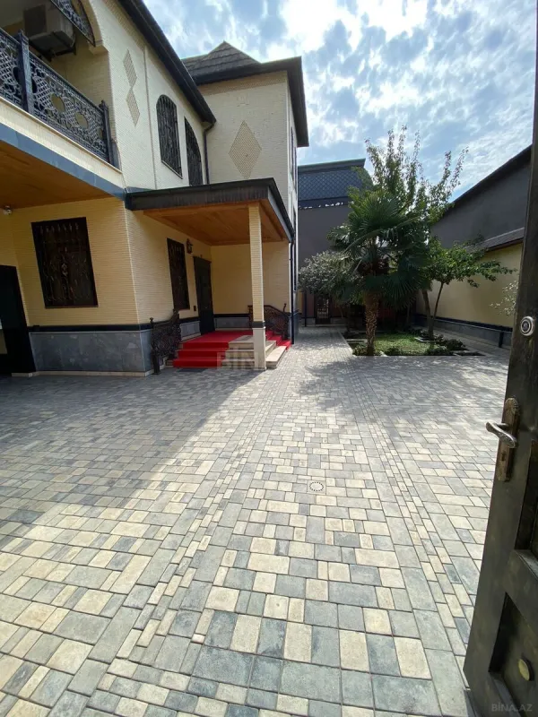 Satılır 6 otaqlı həyət evi 250 m²
