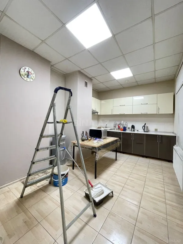 Satılır 4 otaqlı mənzil 215 m²