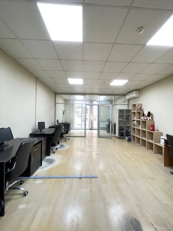 Satılır 4 otaqlı mənzil 215 m²