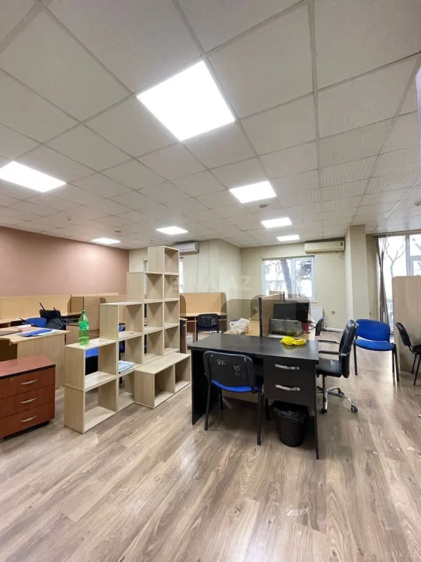 Satılır 4 otaqlı mənzil 215 m²