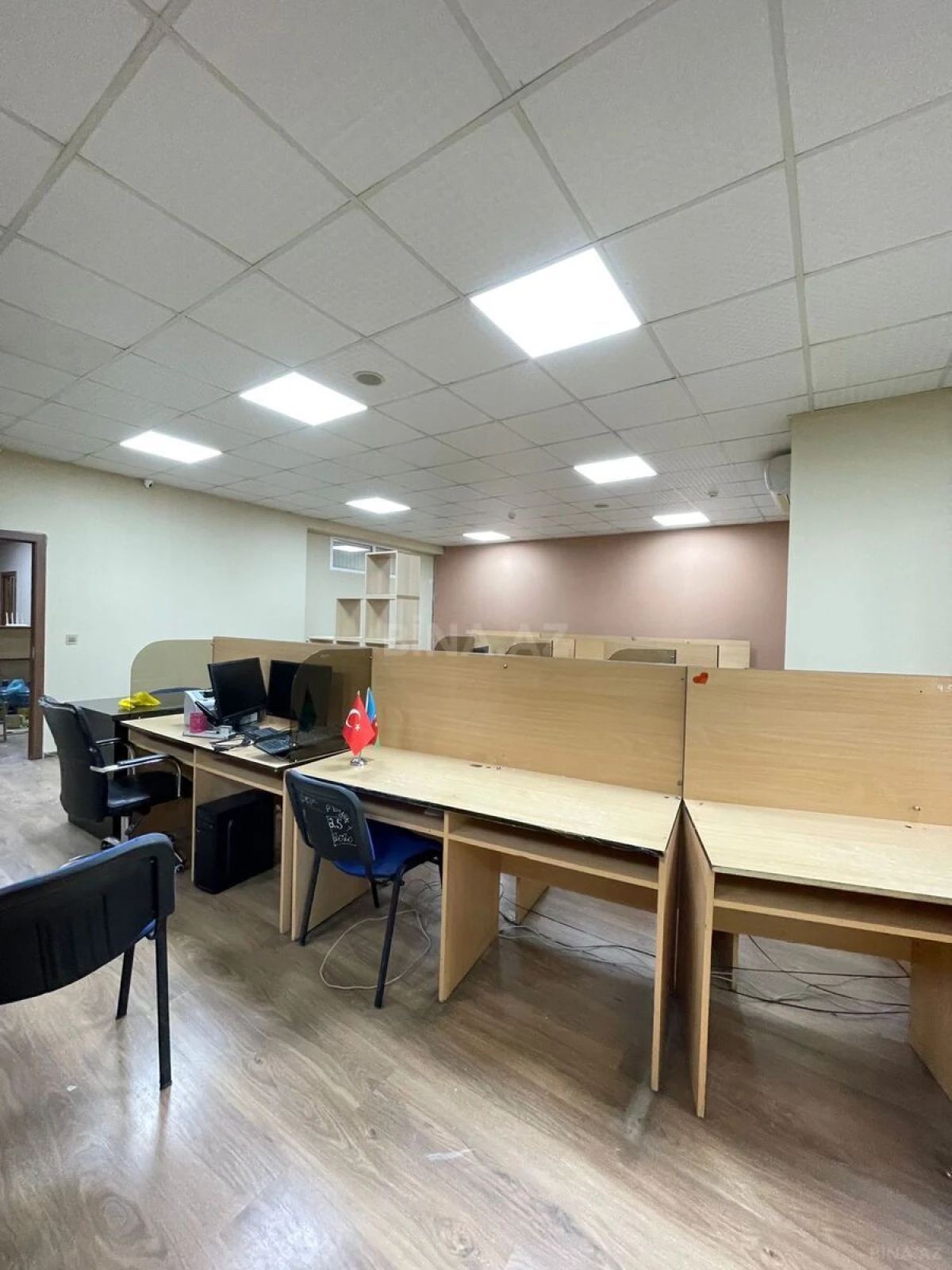 Satılır 4 otaqlı mənzil 215 m²