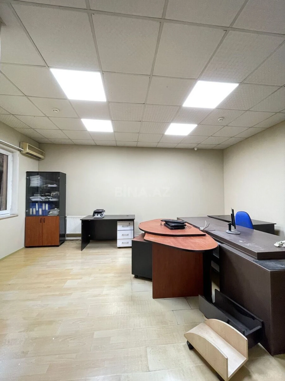 Satılır 4 otaqlı mənzil 215 m²
