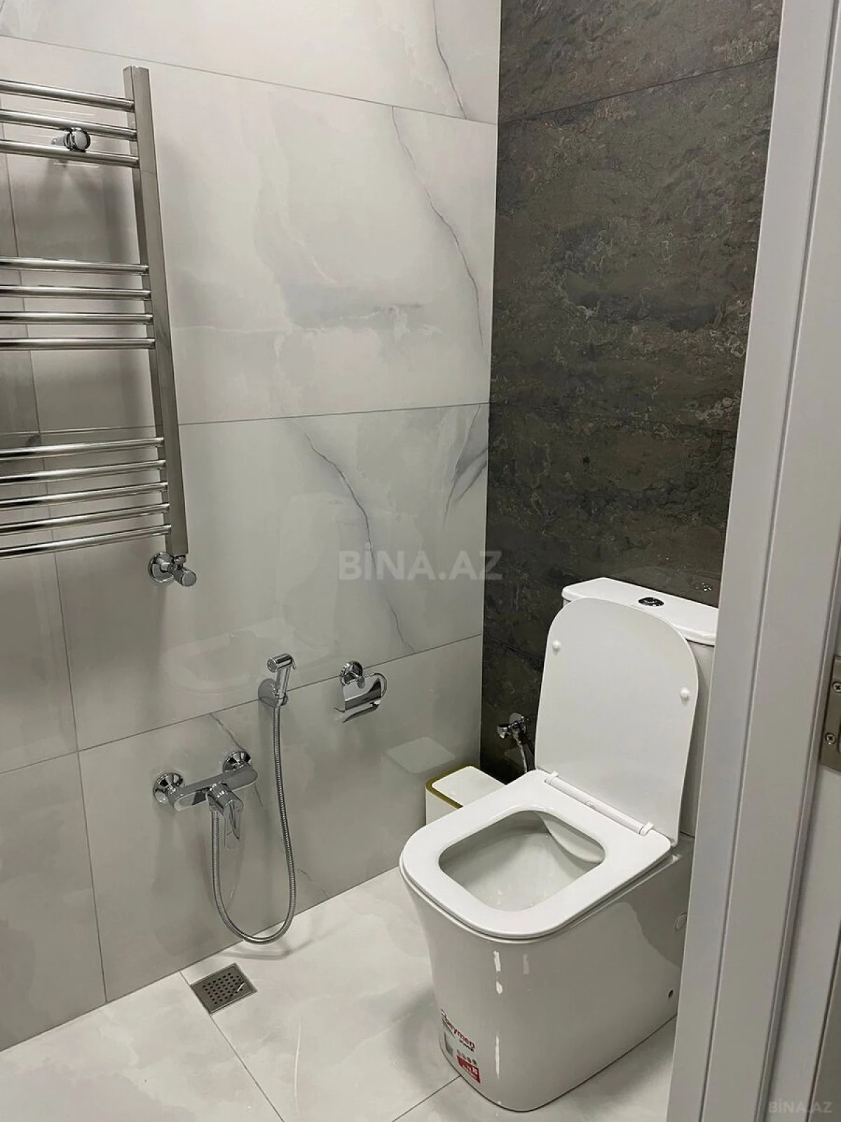 Satılır 3 otaqlı mənzil 136 m²