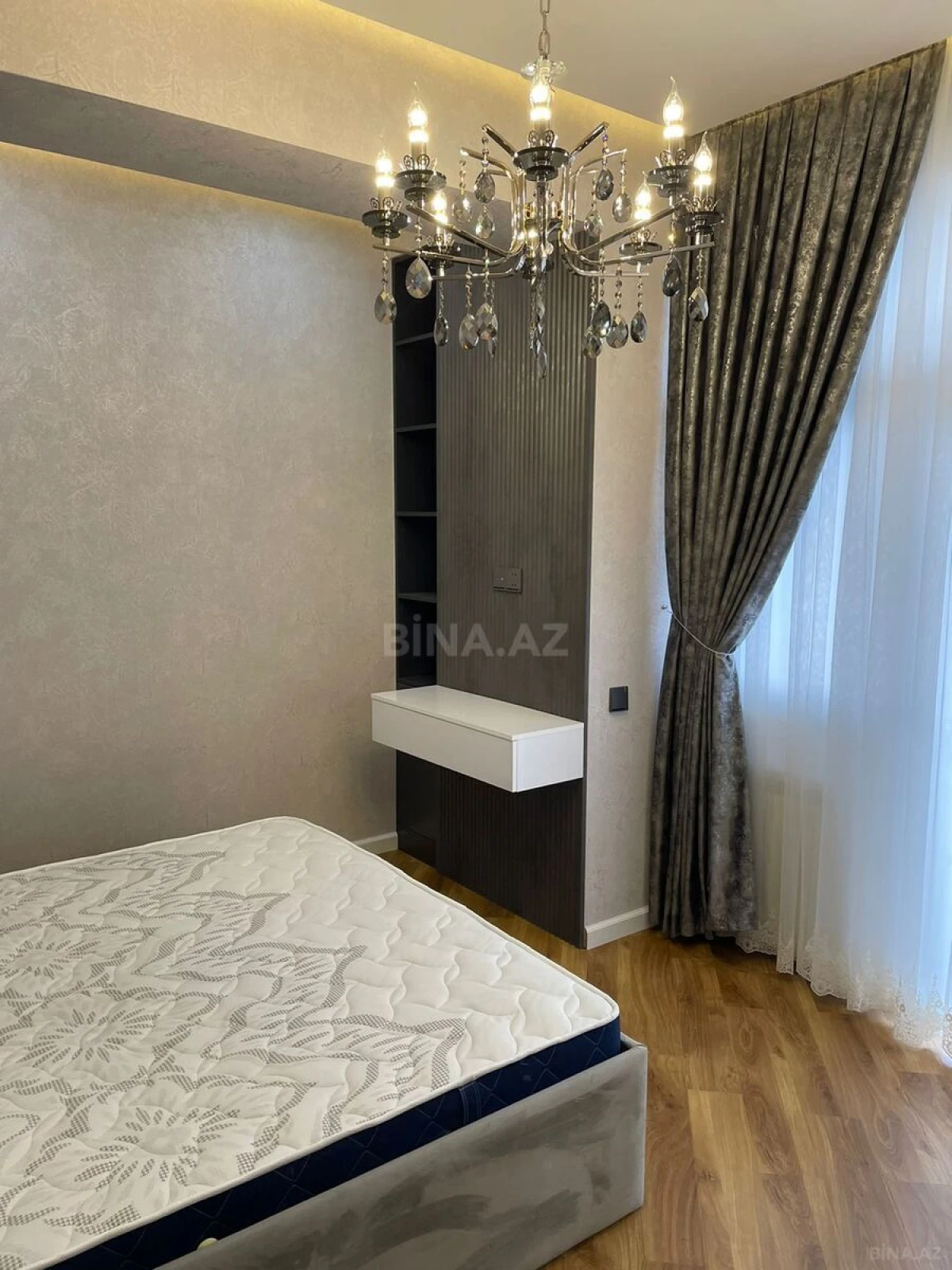 Satılır 3 otaqlı mənzil 136 m²