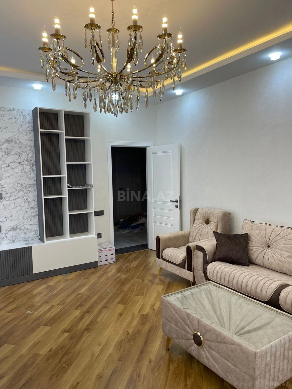Satılır 3 otaqlı mənzil 136 m²