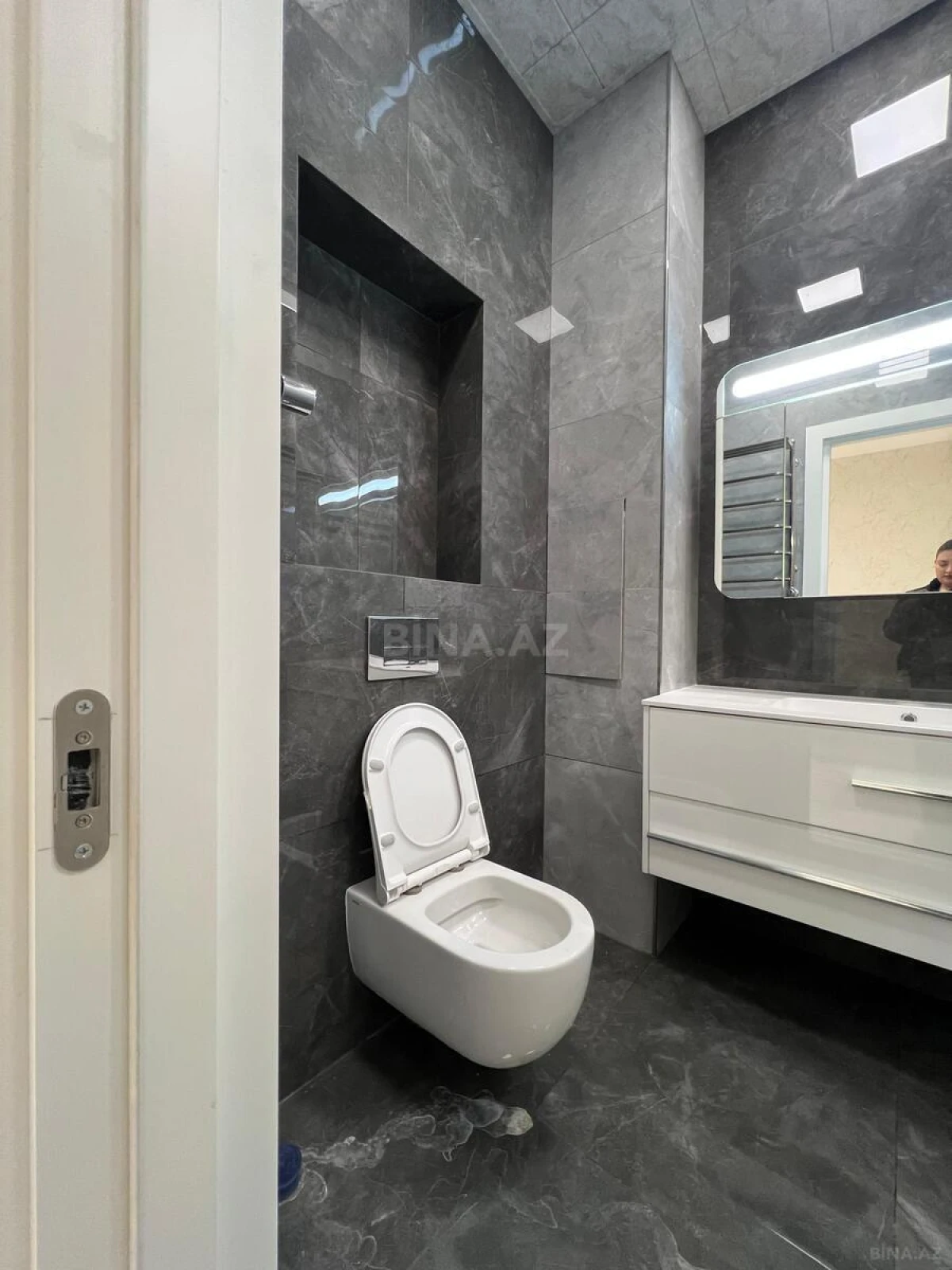 Satılır 3 otaqlı mənzil 155 m²
