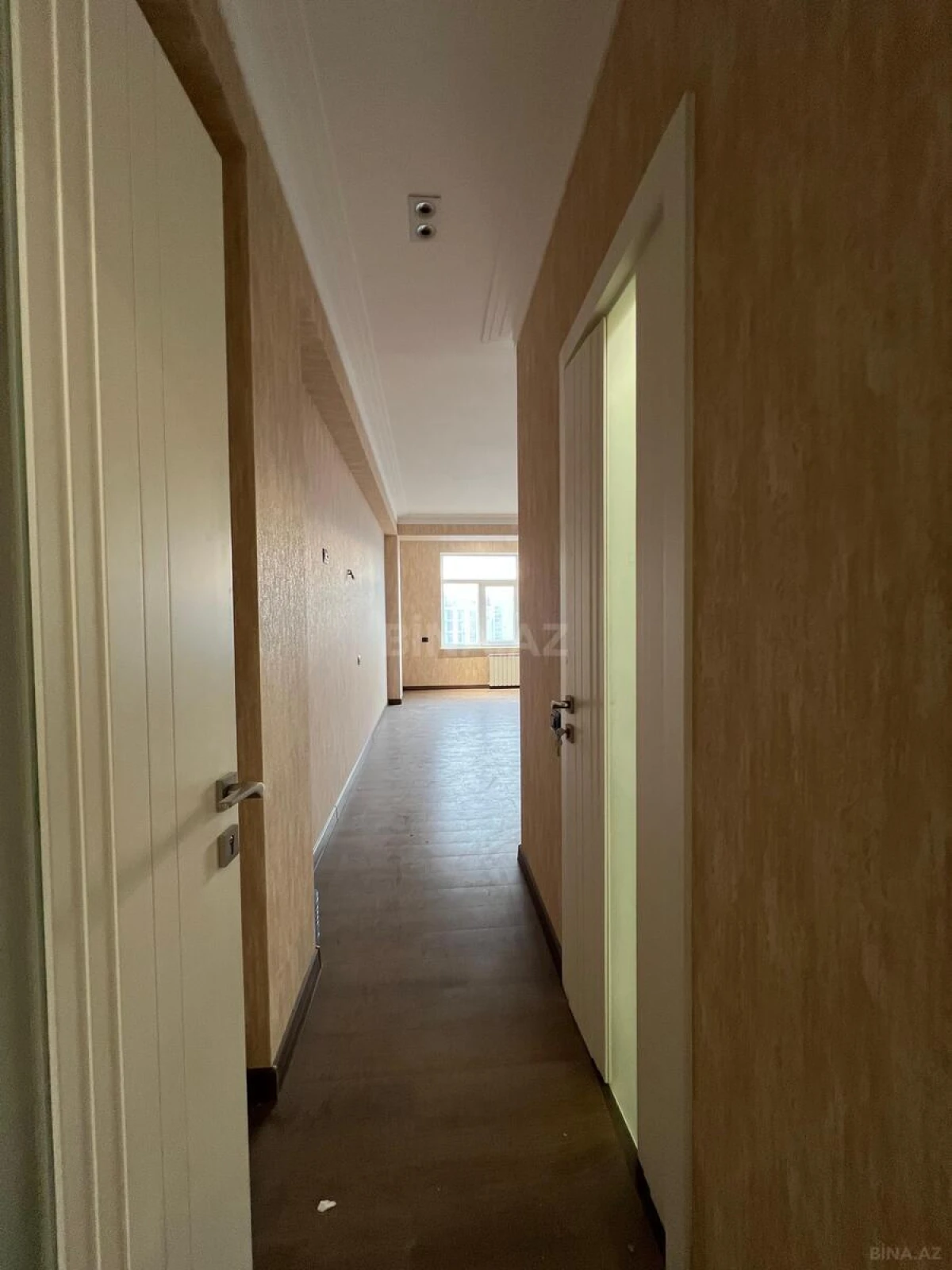 Satılır 3 otaqlı mənzil 155 m²