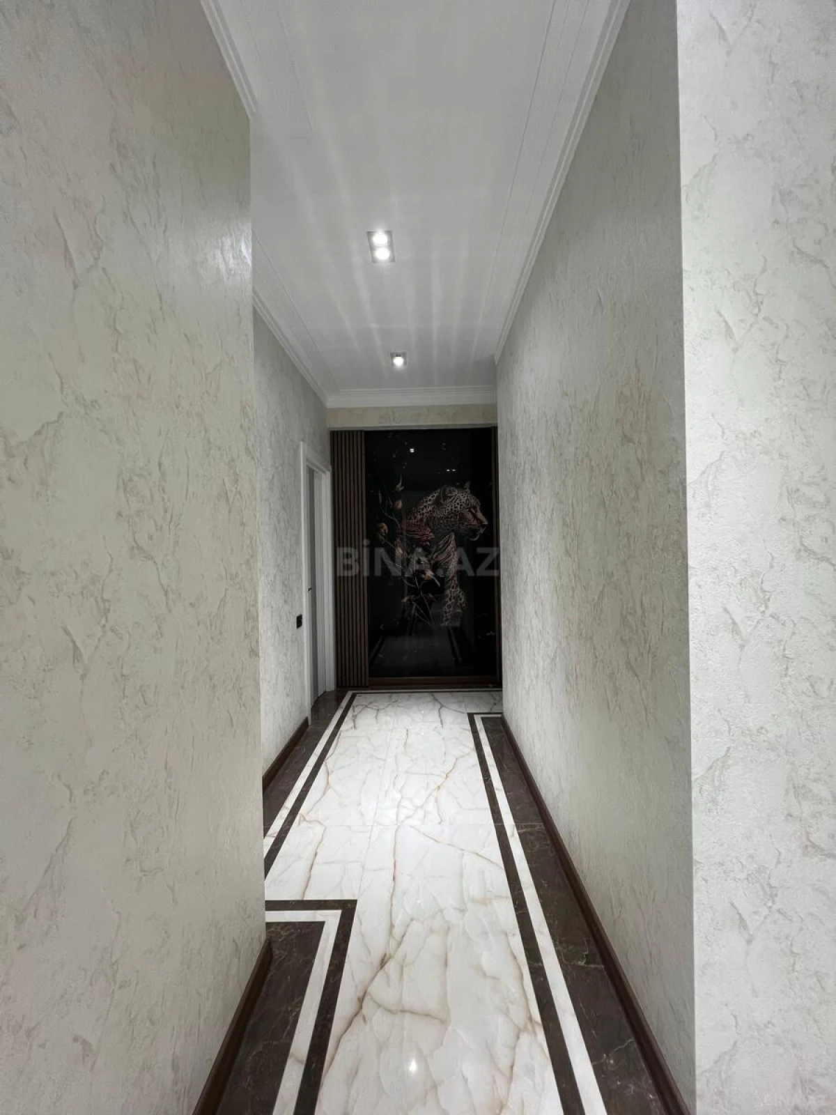Satılır 3 otaqlı mənzil 155 m²