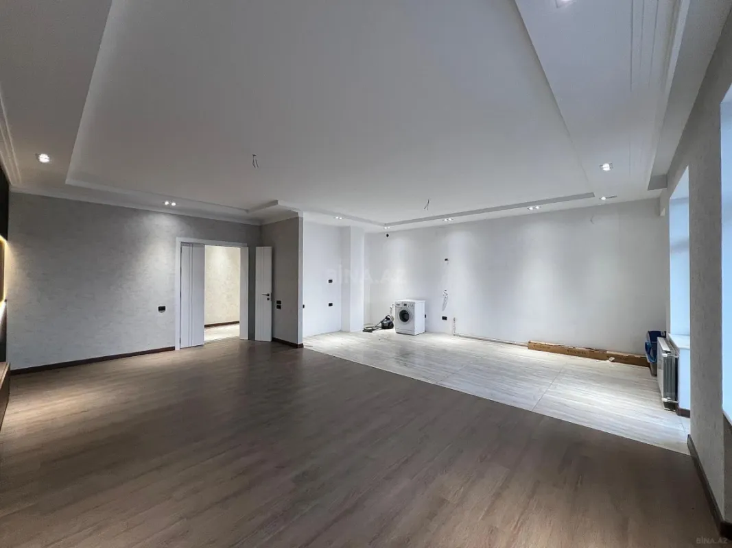 Satılır 3 otaqlı mənzil 155 m²
