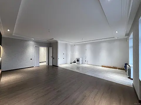 Satılır 3 otaqlı mənzil 155 m²