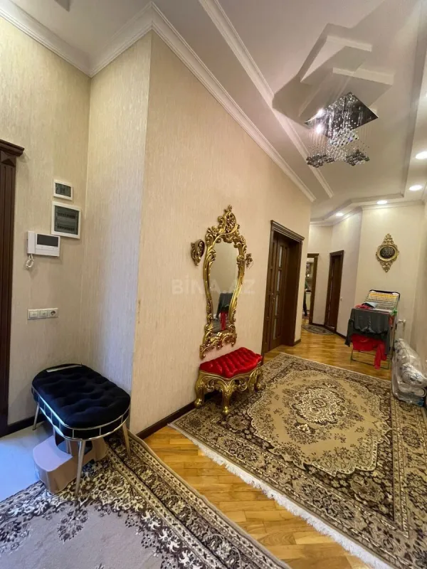 Kirayə verilir 7 otaqlı həyət evi 400 m²