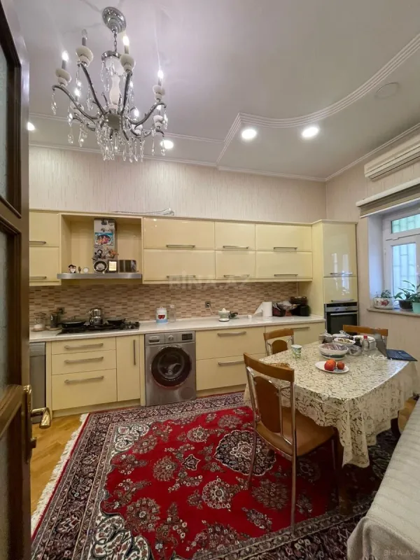 Kirayə verilir 7 otaqlı həyət evi 400 m²