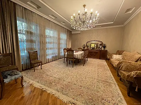 Kirayə verilir 7 otaqlı həyət evi 400 m²