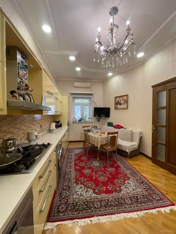 Kirayə verilir 7 otaqlı həyət evi 400 m²