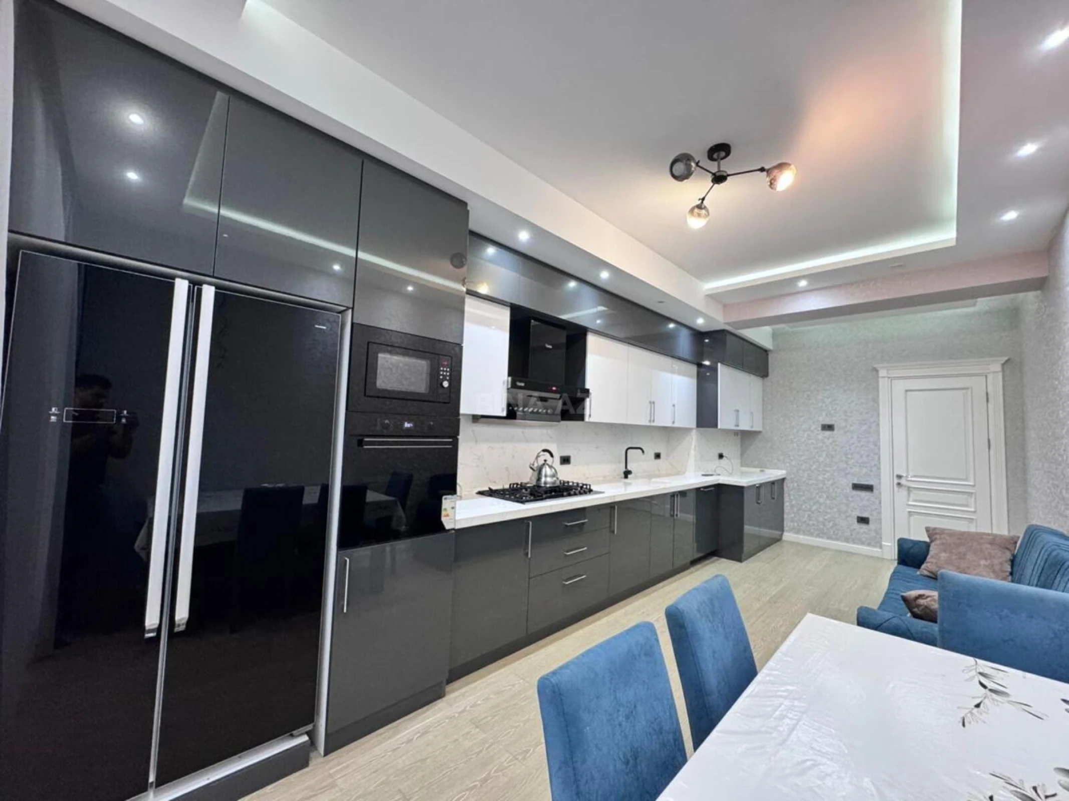 Satılır 3 otaqlı mənzil 162 m²