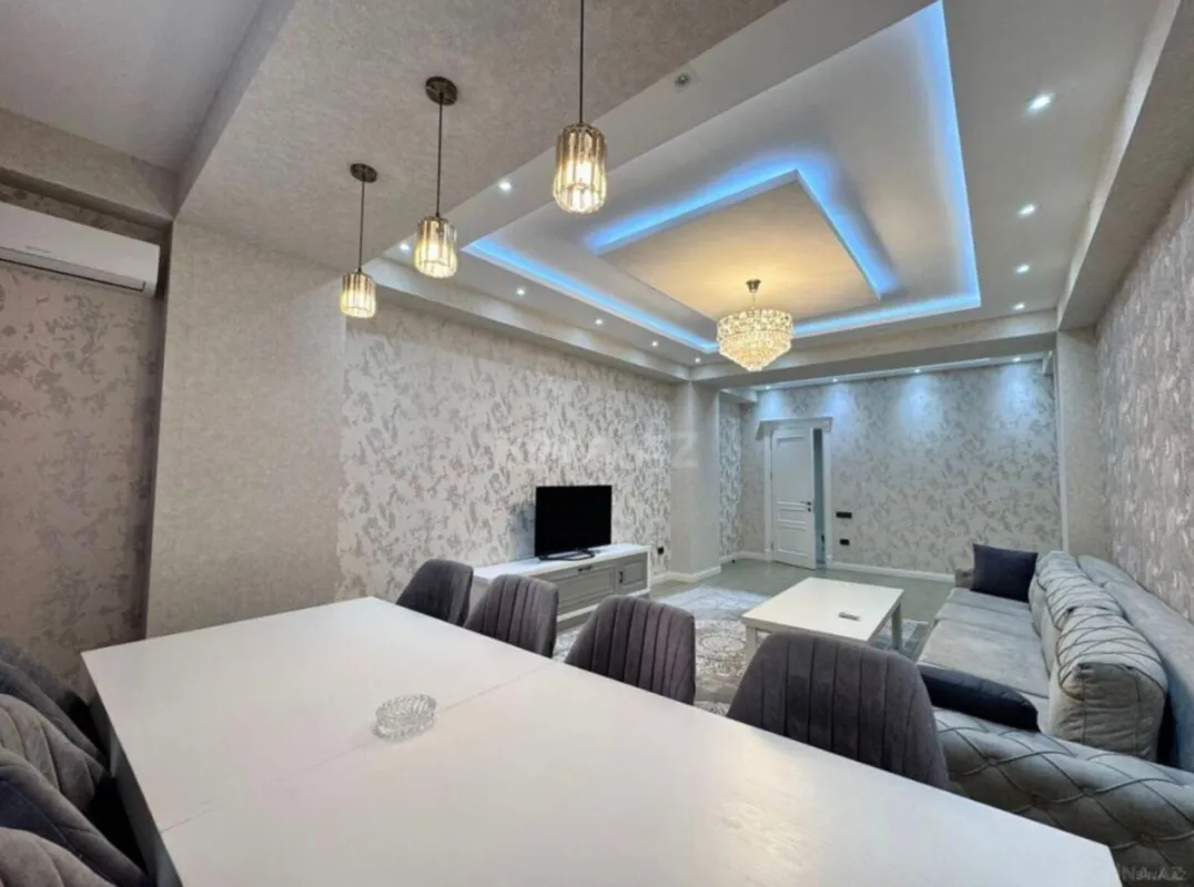 Satılır 3 otaqlı mənzil 162 m²